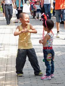 Enfants en discussion